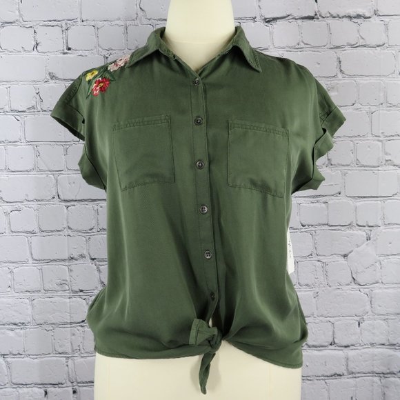 Style & Co. Tops - NWT - Women's Plus Short Sleeve Knit Top w/ Embroidered Floral Pattern